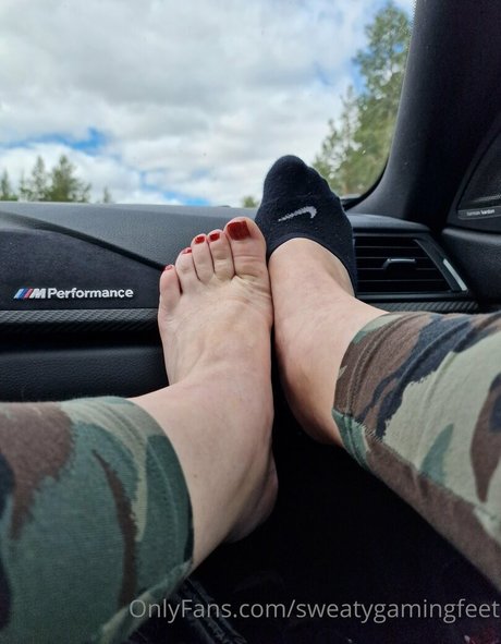 Sweatygamingfeet