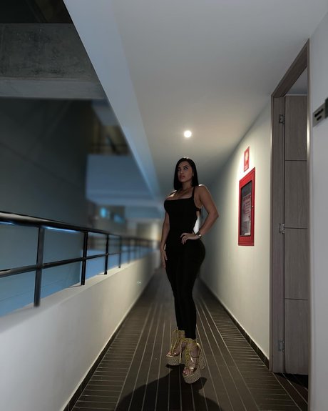 Colombiana Bombshell Mel