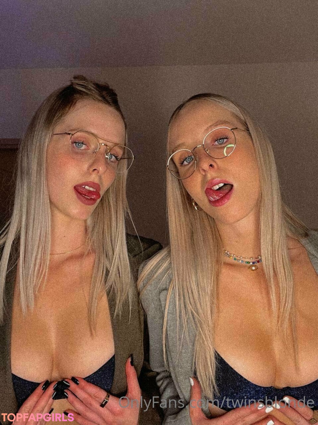 Naken läckt OnlyFans-bild av Onlytwinz #139