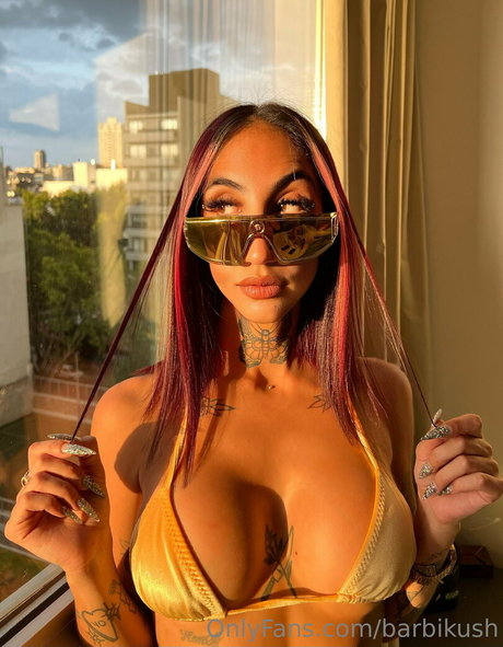 Naken lekkede OnlyFans-bilde av Barbikush