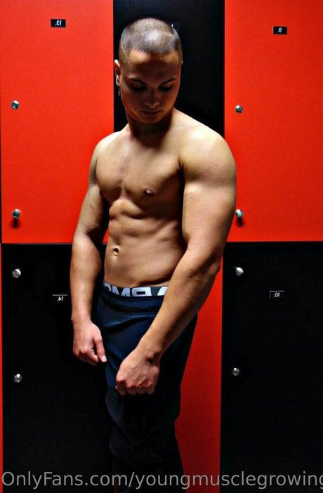 Youngmusclegrowingboy