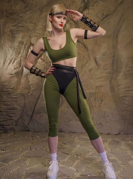 Mortal Kombat Erotic Cosplay