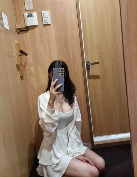 Naken lekkede OnlyFans-bilde av Biya