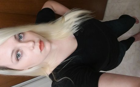 Nacktes geleaktes OnlyFans-Foto von Mochii Amara