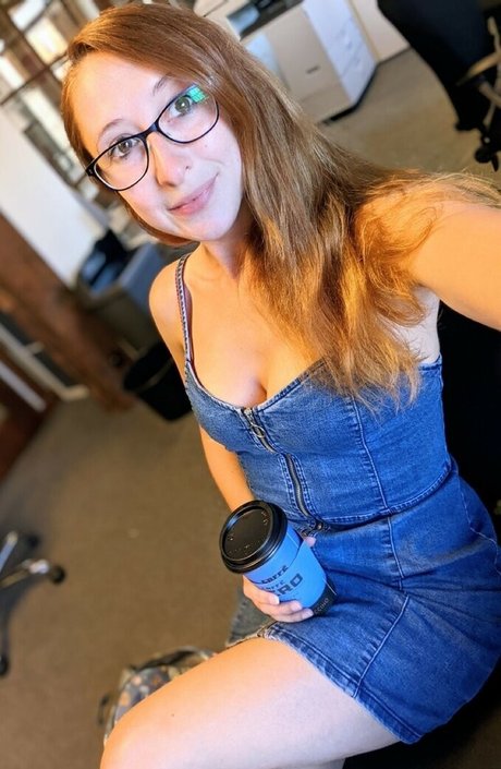 Alaston vuotanut OnlyFans-kuva Ellie Hayden