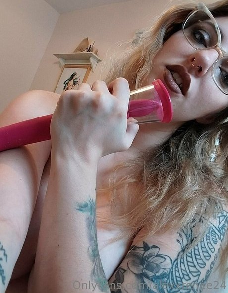Foto di nudo di fuga di OnlyFans di Alexxrenee24