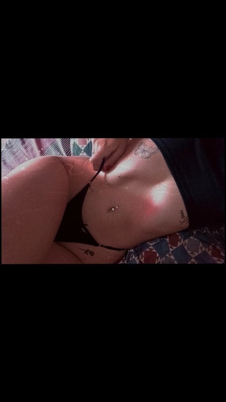 Nacktes geleaktes OnlyFans-Foto von Mia Agustina