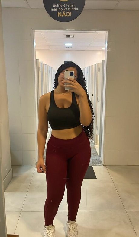 Alaston vuotanut OnlyFans-kuva Cfmoreninha