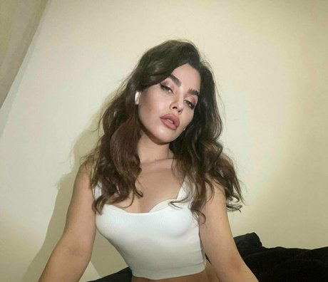Nahá fotka uniklých OnlyFans od Helenalovesyoux