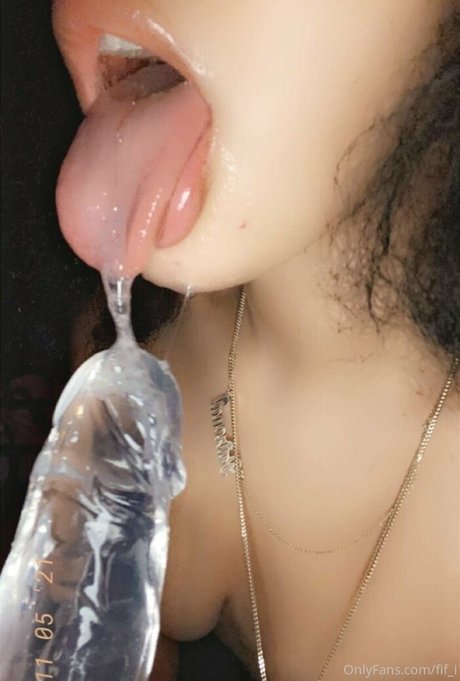 Alasti lekkinud OnlyFans-i pilt Fifi