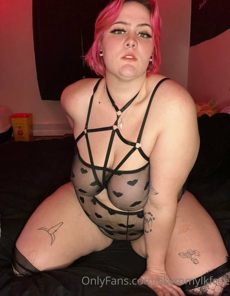 Nahá fotka uniklých OnlyFans od Skymmylkfree