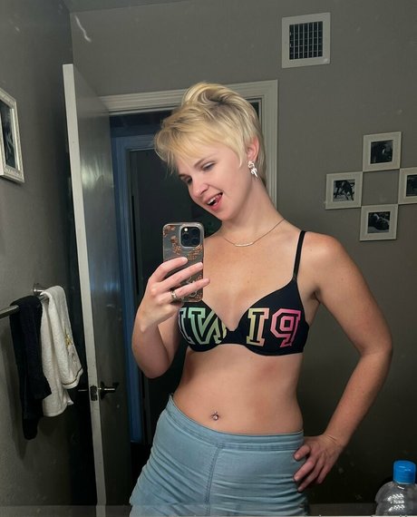 Nacktes geleaktes OnlyFans-Foto von Cherryfoxjk