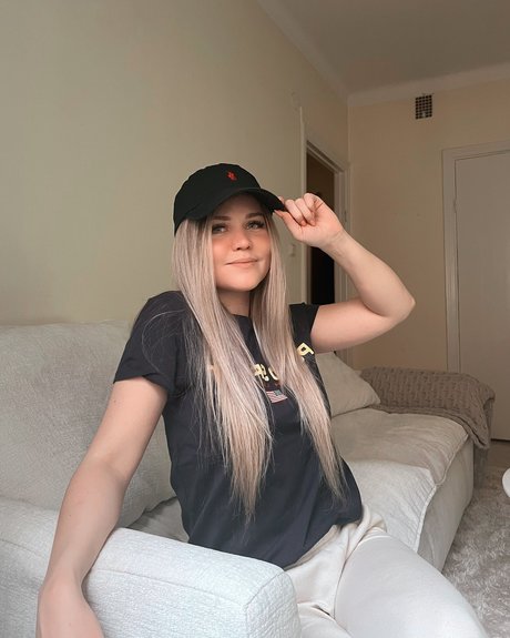 Nacktes geleaktes OnlyFans-Foto von Julia Kiran