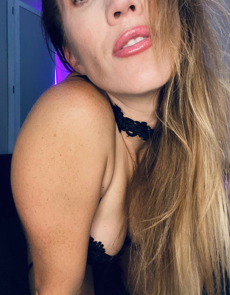 Nacktes geleaktes OnlyFans-Foto von Linablackly