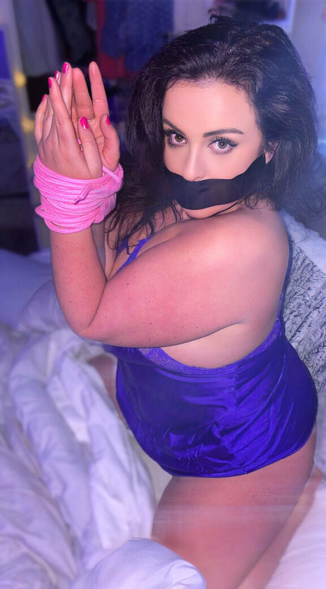 Nahá fotka uniklých OnlyFans od Peachtv