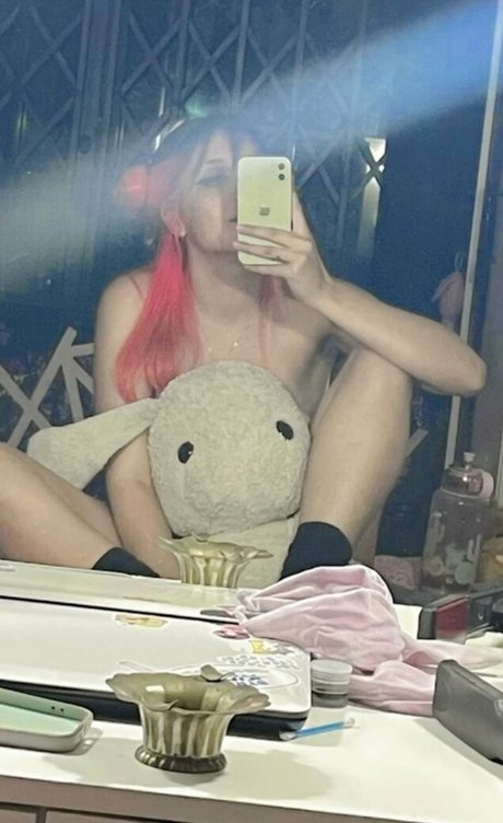 Naken lekkede OnlyFans-bilde av Coelhopink