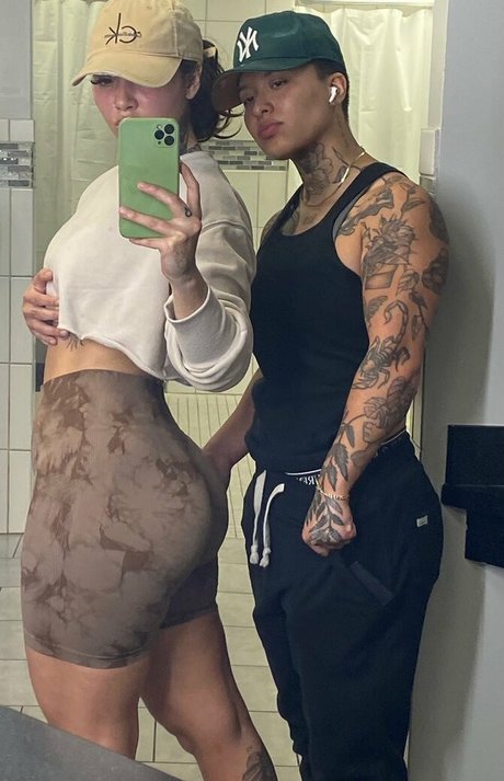 Alasti lekkinud OnlyFans-i pilt Leovenus