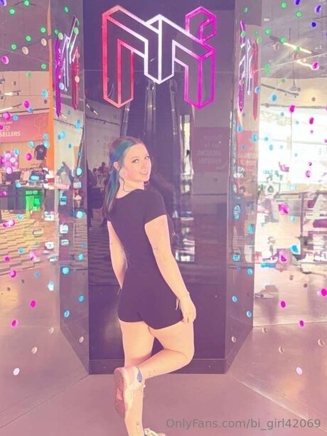 Bi Girl42069