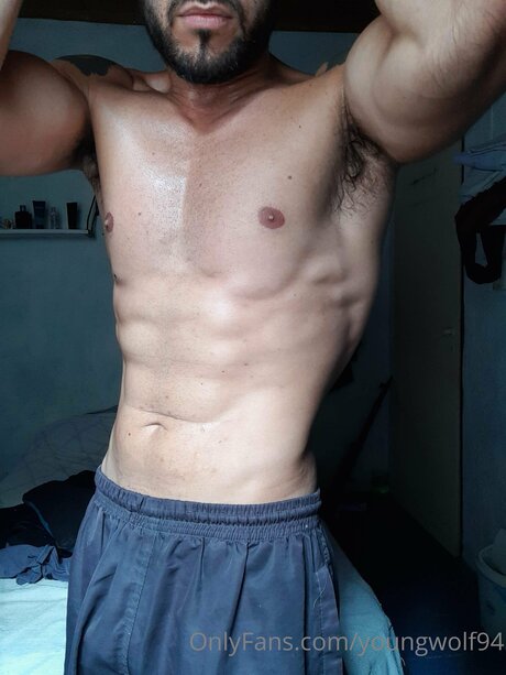 Nacktes geleaktes OnlyFans-Foto von Youngwolf94