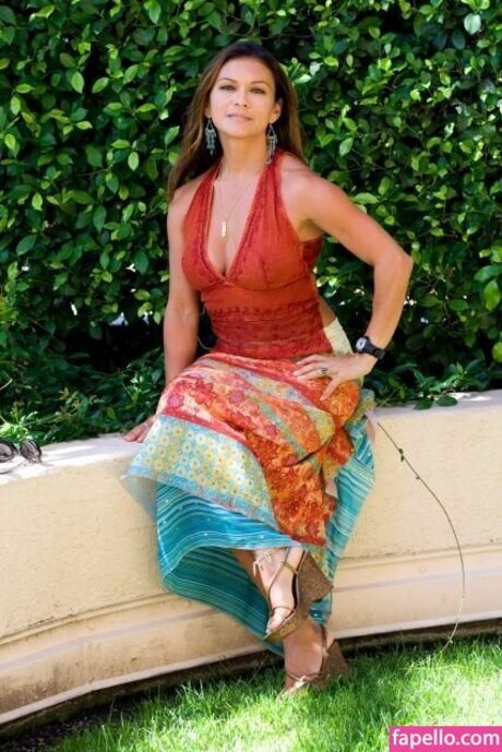 Nia Peeples