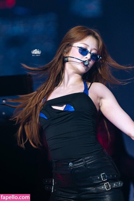 Huh Yunjin 허윤진