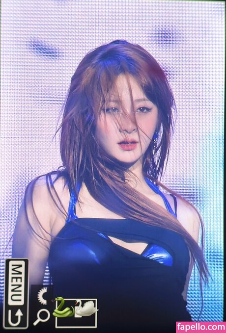 Huh Yunjin 허윤진