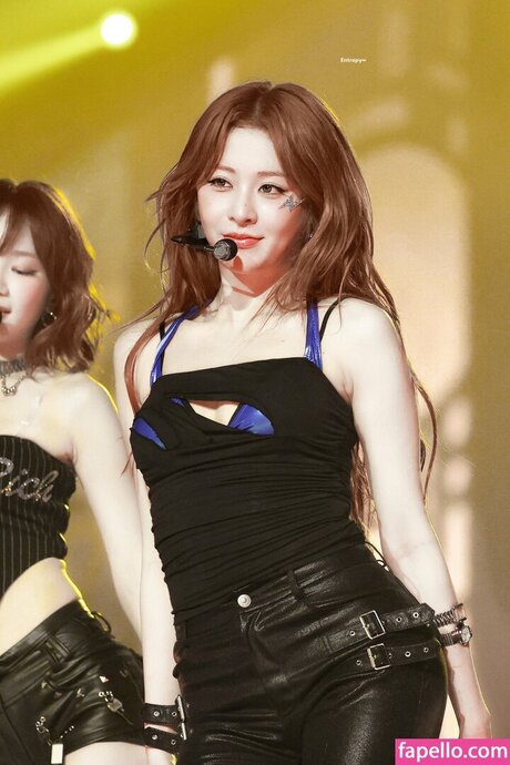 Huh Yunjin 허윤진