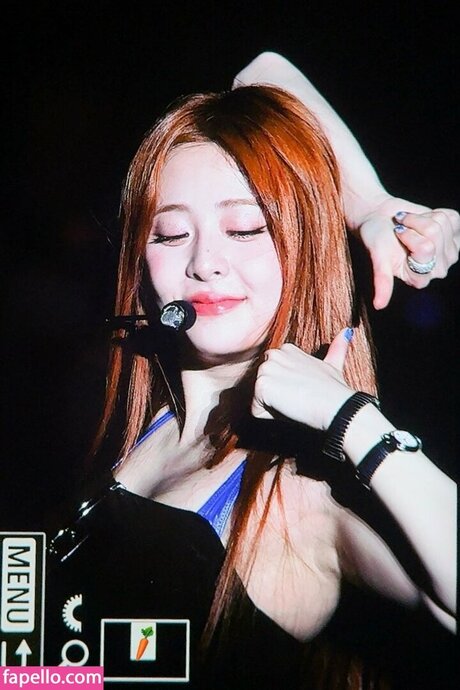 Huh Yunjin 허윤진