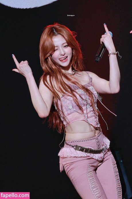 Huh Yunjin 허윤진