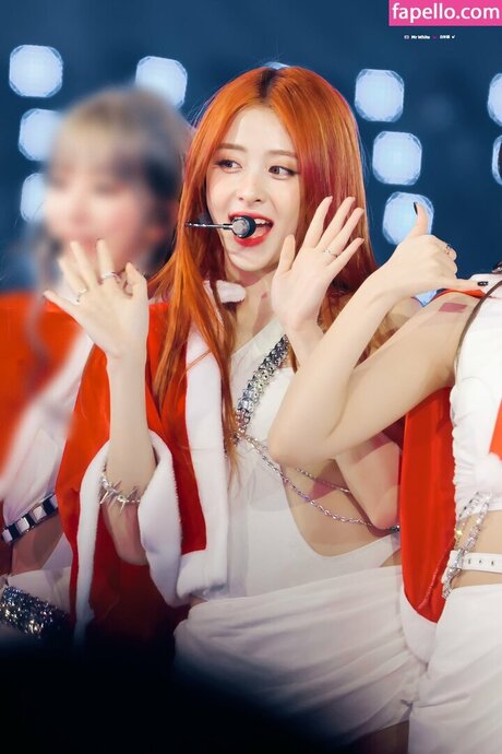 Huh Yunjin 허윤진