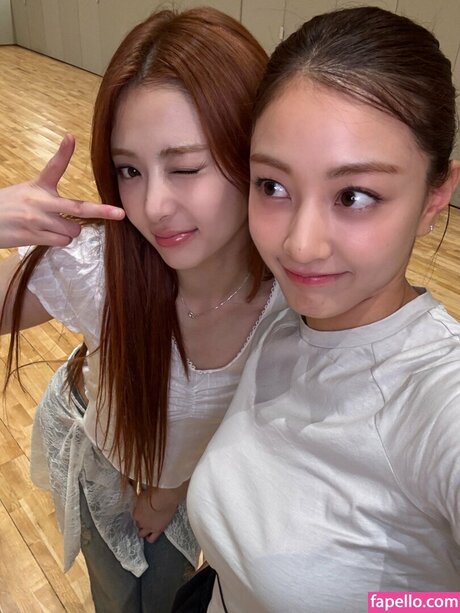 Huh Yunjin 허윤진