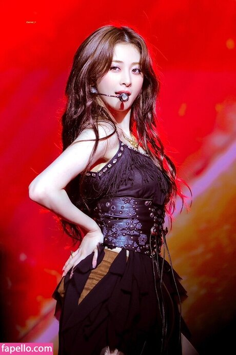 Huh Yunjin 허윤진