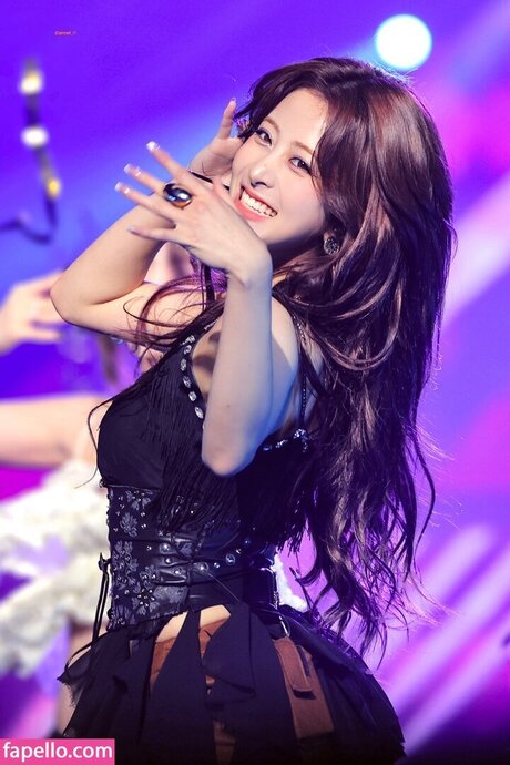 Huh Yunjin 허윤진