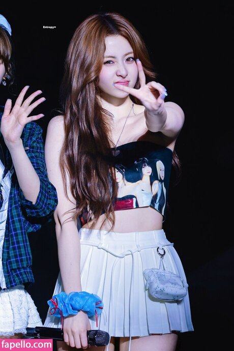 Huh Yunjin 허윤진