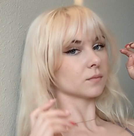 Naakte gelekte OnlyFans-foto van Iuna Wager