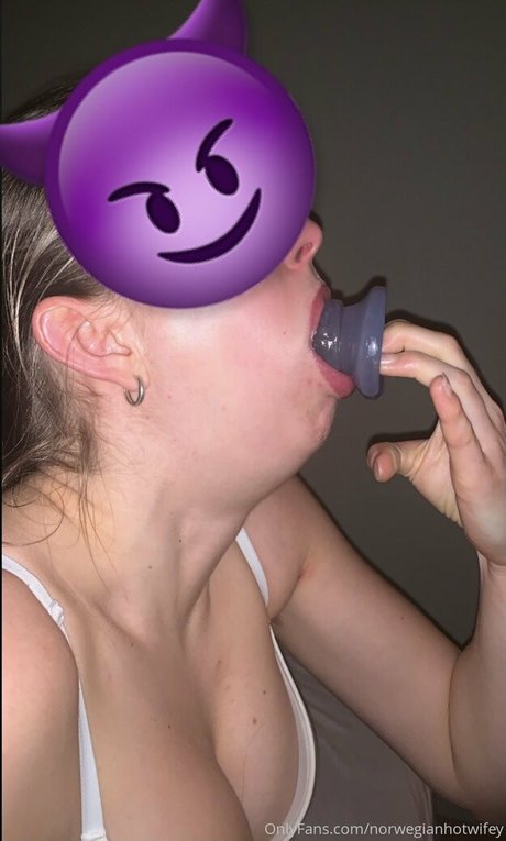 Norwegianhotwifey