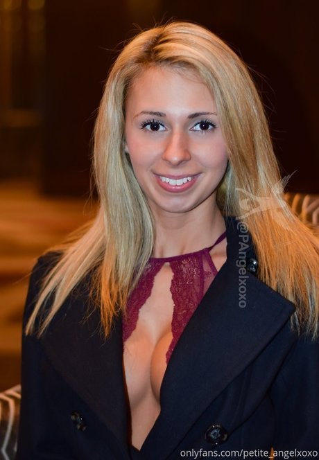 Petite_angelxoxo