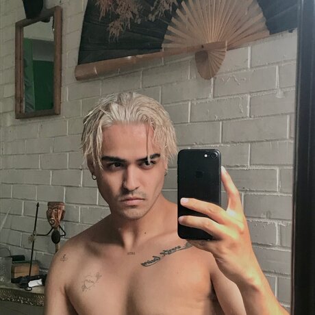 Naakte gelekte OnlyFans-foto van Samuel Sanchez