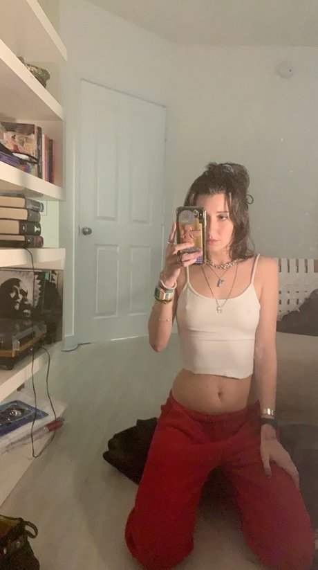 Nacktes geleaktes OnlyFans-Foto von Anne Frank