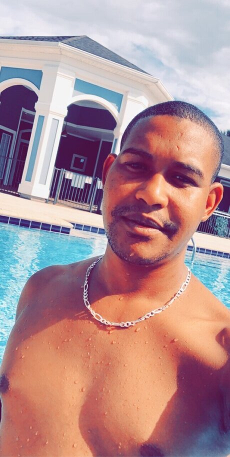 Nacktes geleaktes OnlyFans-Foto von Riquito