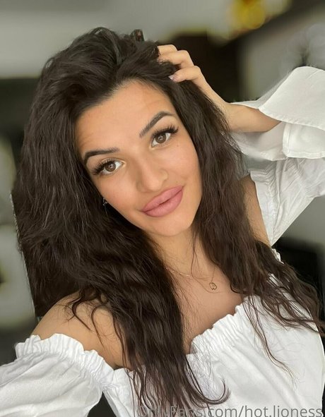 Hot.lioness