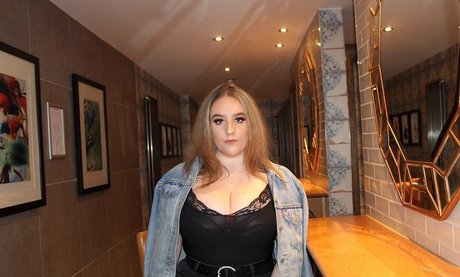 Nacktes geleaktes OnlyFans-Foto von Ems