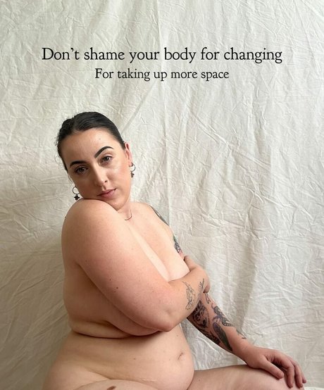 Isabella Davis OnlyFansリークヌード写真