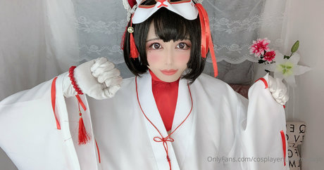 Cosplayers.momodayo