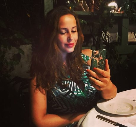 Alasti lekkinud OnlyFans-i pilt Serena Roberti