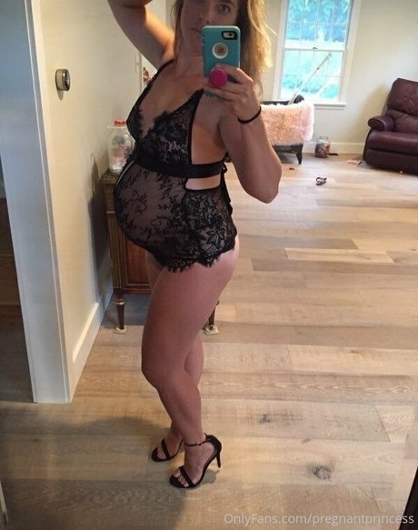 Nahá fotka uniklých OnlyFans od Pregnantprincess