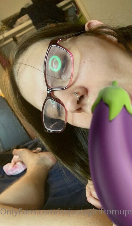 Imjustagirlfromupstairs