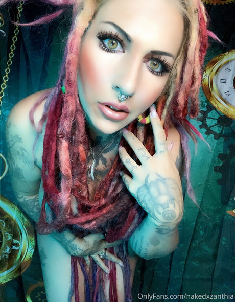 Nakedxzanthia