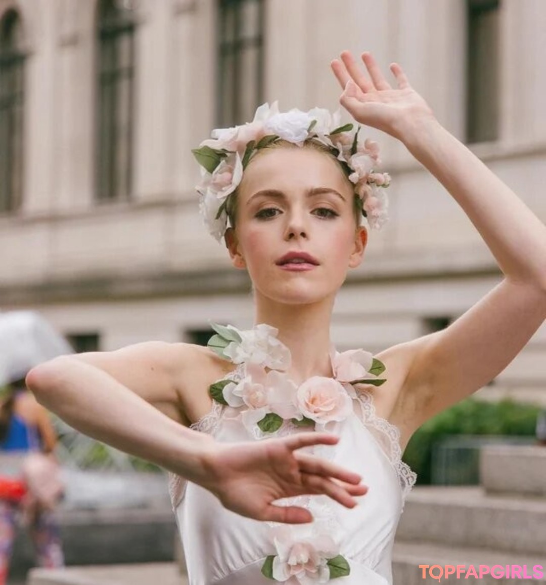 Kiernan Shipka nude leaked OnlyFans photo #1623