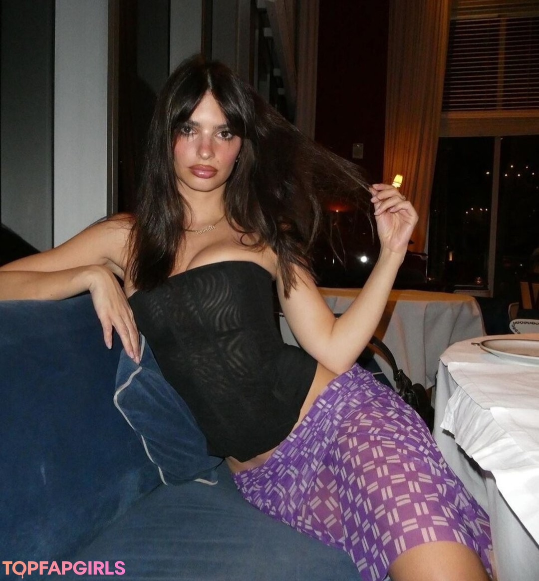 Emily Ratajkowski nude leaked OnlyFans photo #1632